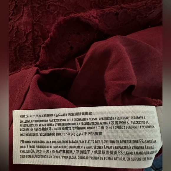 Hollister Burgundy Lace Sleeveless Mini Dress Mock Neck Keyhole Back Size 0 - Picture 10 of 10